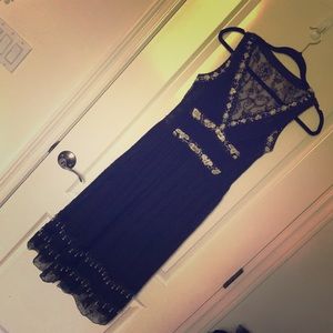 NOT AVAILABLE - Black sleeveless lace midi dress